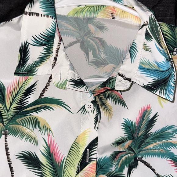 Hawaiian button up - Picture 2 of 2